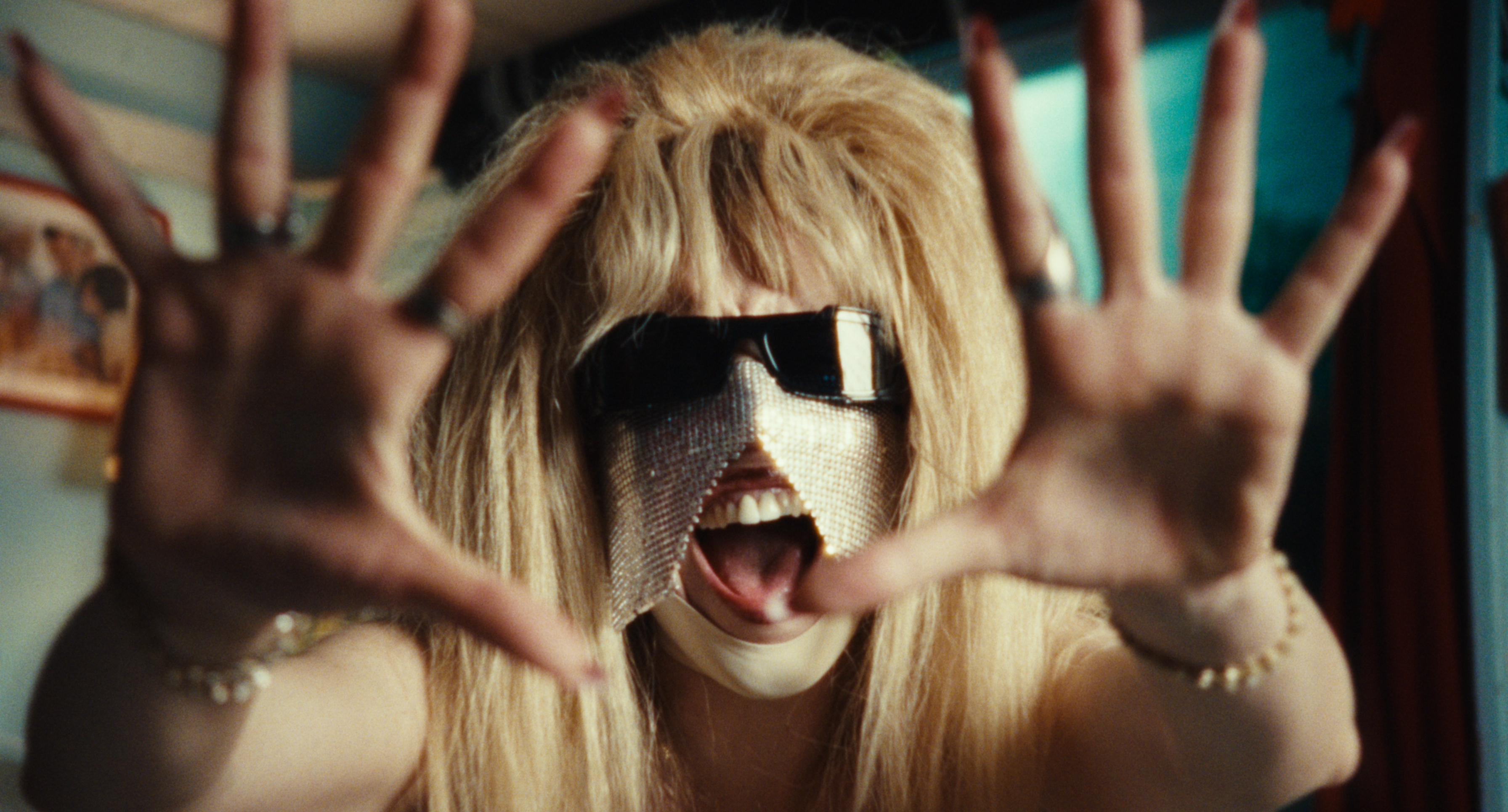 160 BPM | MYSSKETA — a close-up with hands framing the face