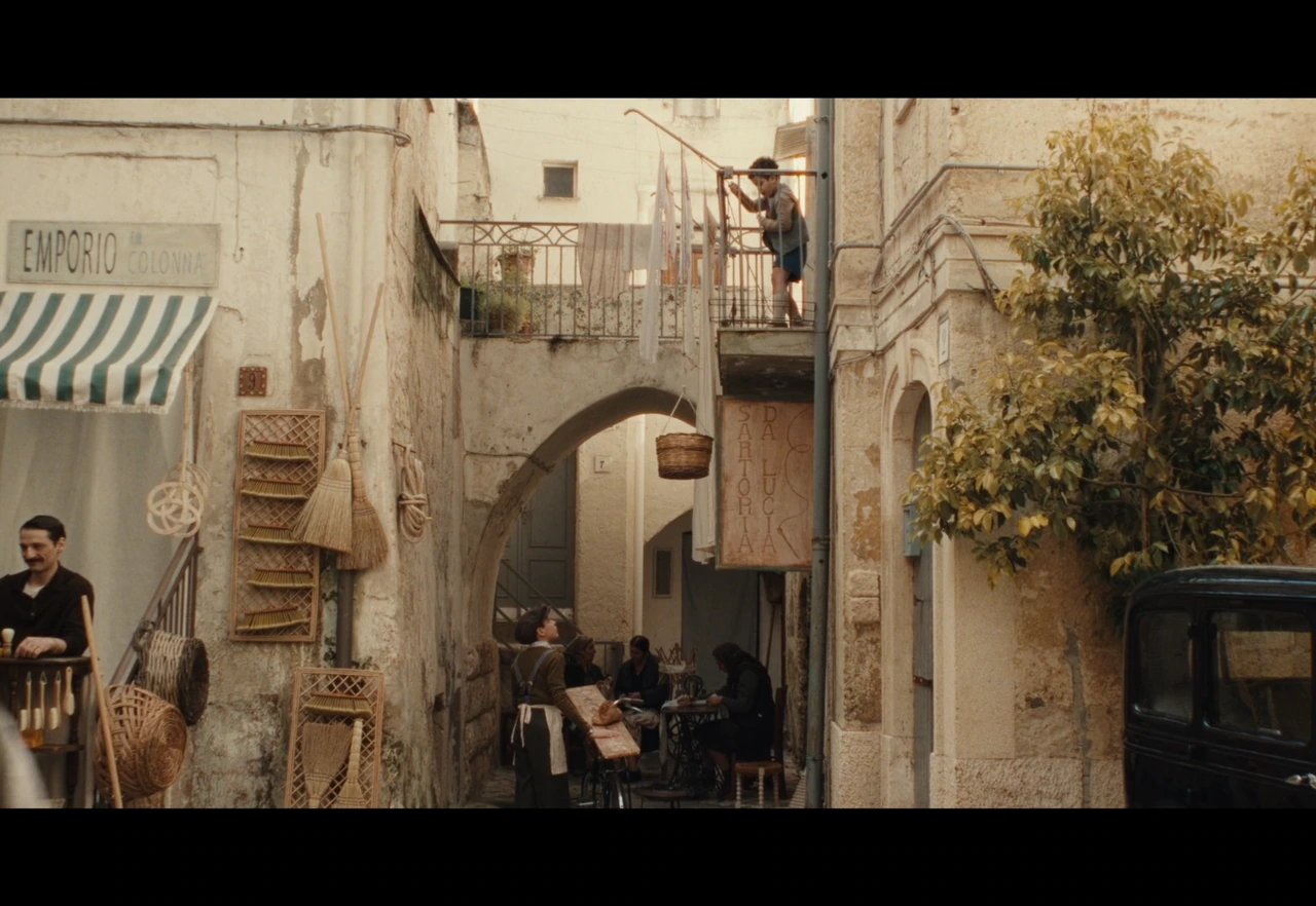 A basket lowered from a balcony